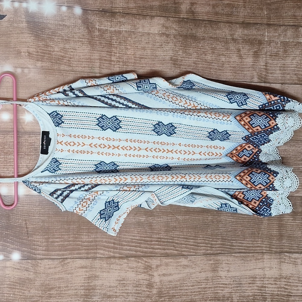 Amy BYER SIZE LARGE COLD SHOULDER BOHO TOP